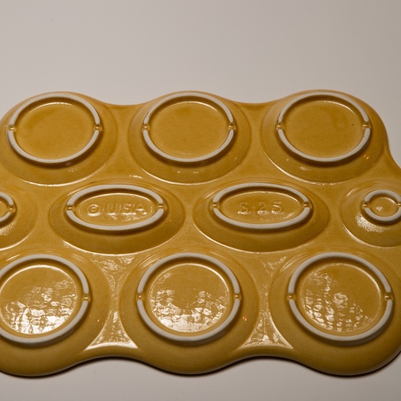 Midcentury Yellow Ceramic Condiment Platter - Picture 4 of 13